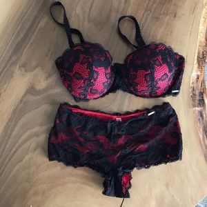 La Vie en Rose Lingerie Set